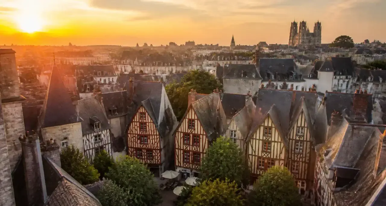 Vieux Tours, place Plumereau au coucher du soleil